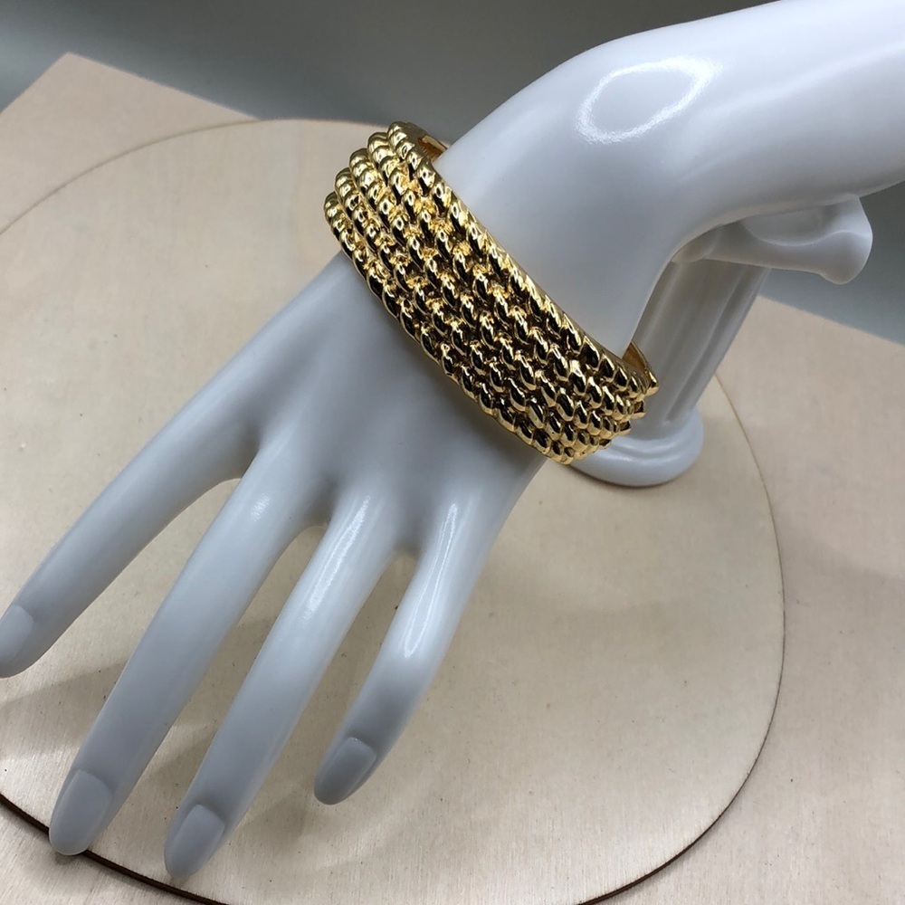 Retro metal textured costume claper hinge bracelet